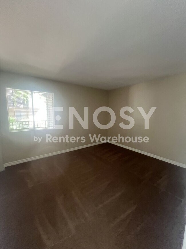 Building Photo - Avail Immediately: Beautiful 2 Bedroom 1 Bathroom condo Freshly Painted, New Carpet