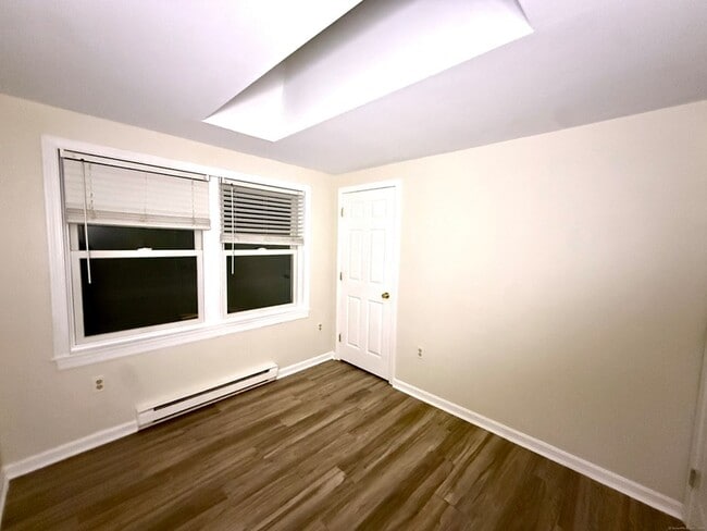 Building Photo - 133 Main St