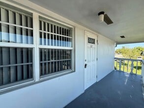 Building Photo - 68 Sussex E