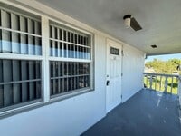 Building Photo - 68 Sussex E