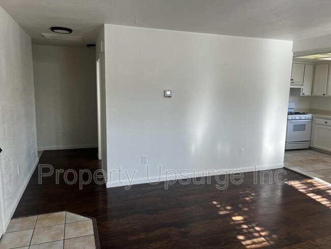 Building Photo - 122 W 5th St