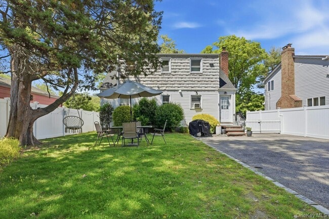 Building Photo - 135 Woolsey Ave