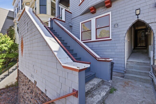 Building Photo - 1221 Waller St