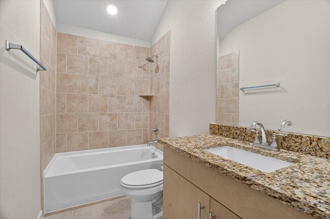 Building Photo - 925 Creekhollow Dr