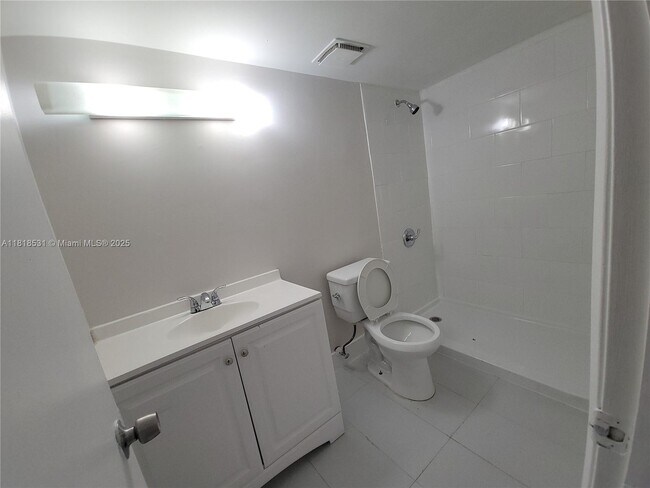 Building Photo - 251 W Park Dr