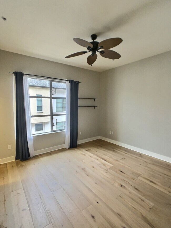 Building Photo - Beautifully Upgraded 2 Bedroom Condo with a Den in Downtown San Jose