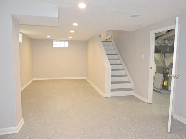 Building Photo - Renovated 3 Bed 1.5 Bath Cape Cod For Rent...