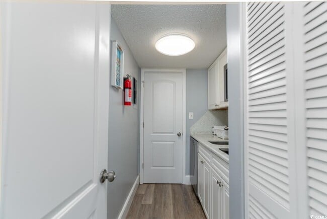 Building Photo - 201 75th Ave N