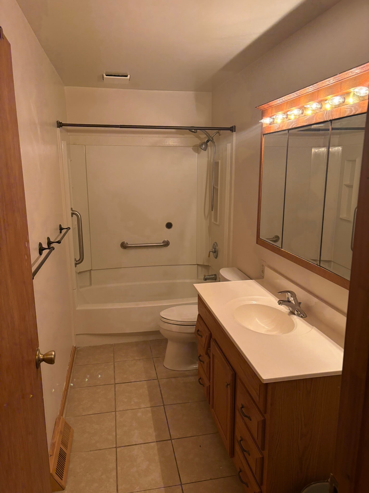 Building Photo - 3815 Dexter Ave