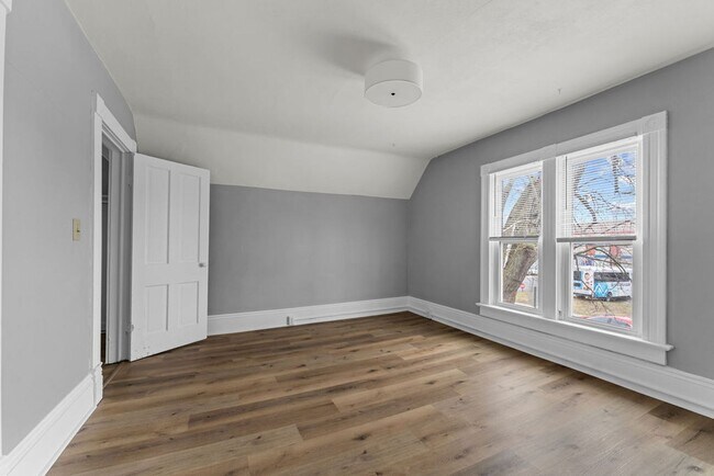 Building Photo - 506 E Parkway Ave