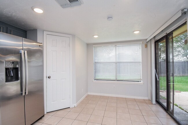 Building Photo - 14418 Royal Hill Dr