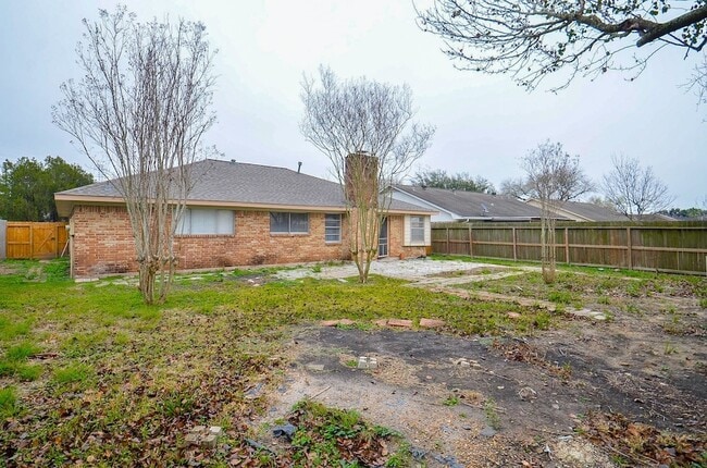 Building Photo - 818 Overland St