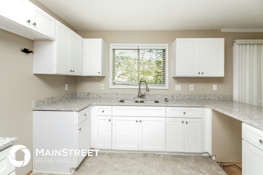 Building Photo - 4980 Fairforest Dr