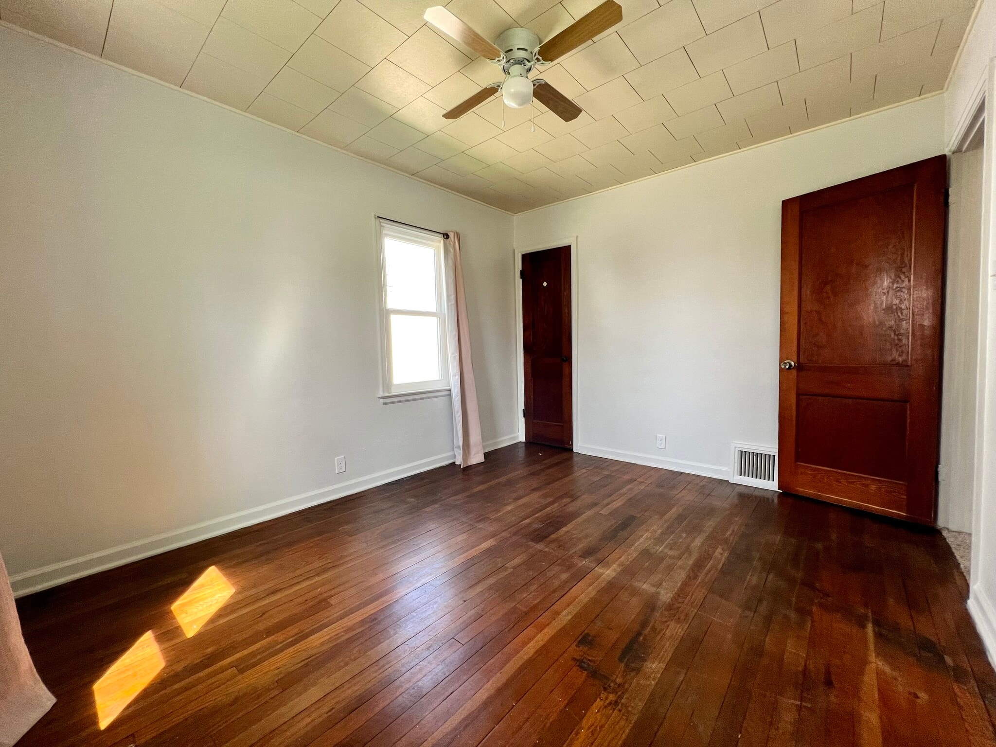 Bed #1 - 902 Adrian St