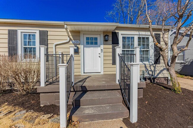 Building Photo - 2216 E Walnut St