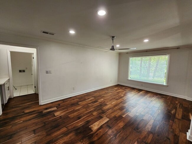Building Photo - 7055 Riverside Dr