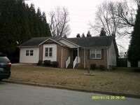 Building Photo - 142 Tamworth Pl