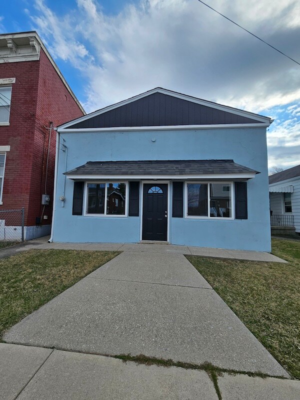 Building Photo - 219 Main St