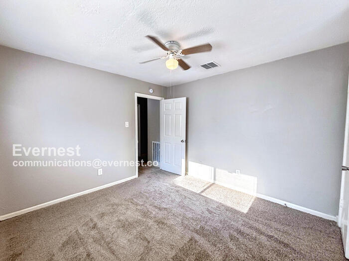 Building Photo - 14419 Roundstone Ln