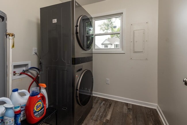 Building Photo - 65 Cleer Ave