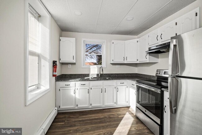 Building Photo - 148 Walnut St