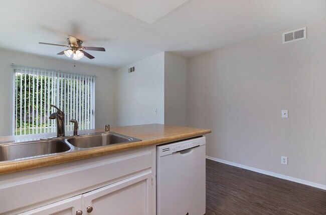 Building Photo - Los Timbres Street Duplex