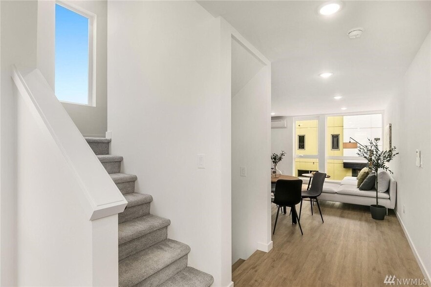 Building Photo - 2609 S Judkins St