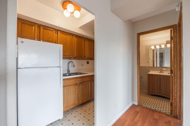 Building Photo - 4180 N Marine Dr