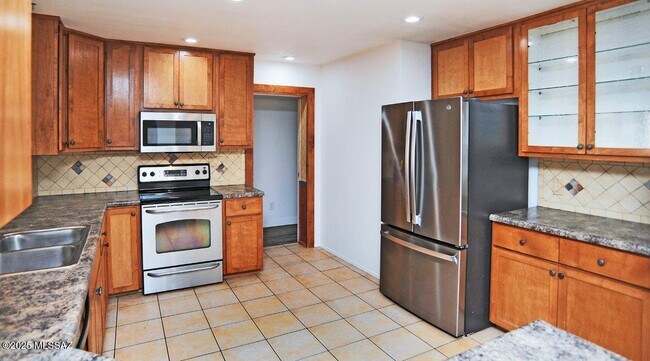Building Photo - 4741 W Red Wolf Dr
