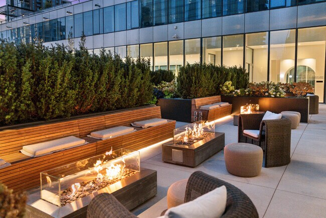 Building Photo - 1000 S Michigan Ave