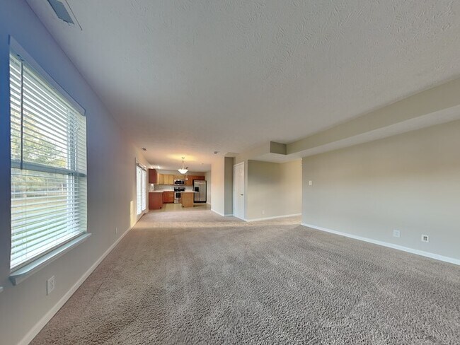 Building Photo - Price Reduction!