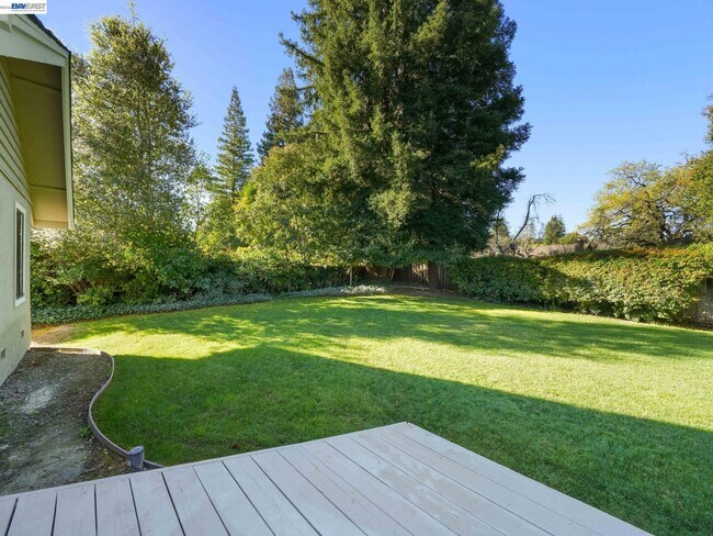 Building Photo - 261 St Paul Dr