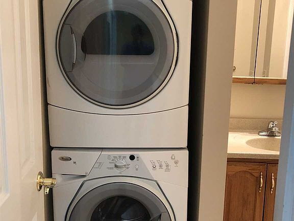 Building Photo - "Charming 3-Bed Oasis with Granite Touches...