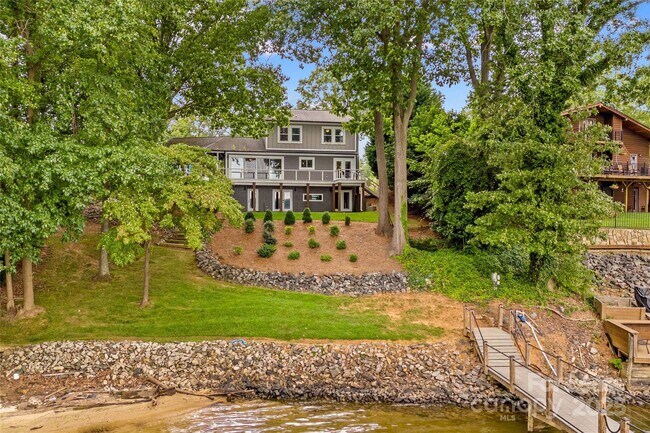 Building Photo - 9598 Riviera Dr