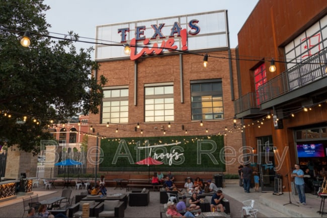 Building Photo - 610 Lillard Rd