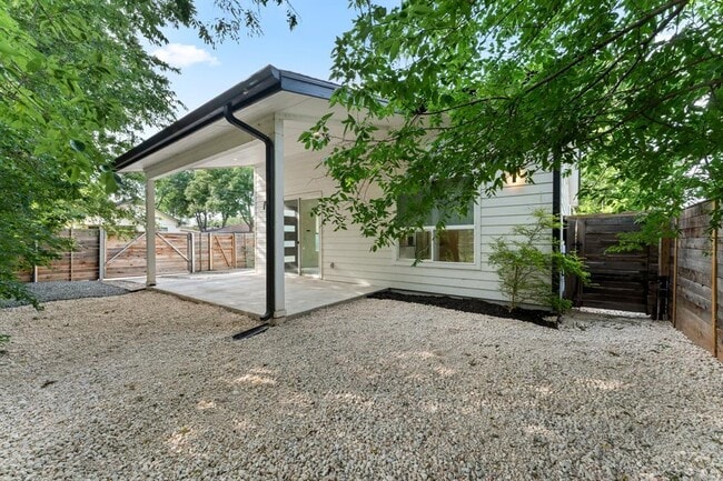 Building Photo - 6201 Caddie St