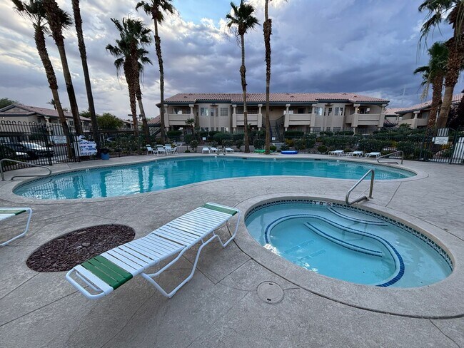 Building Photo - Beautiful 2BED/2BATH Condo near The Lakes