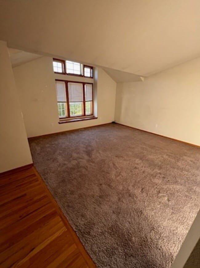 Building Photo - Lake Louise Gem