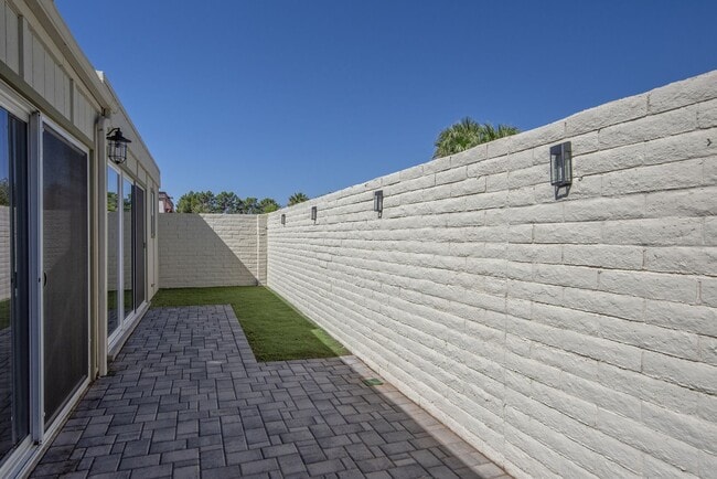 Building Photo - 7842 E MacKenzie Dr