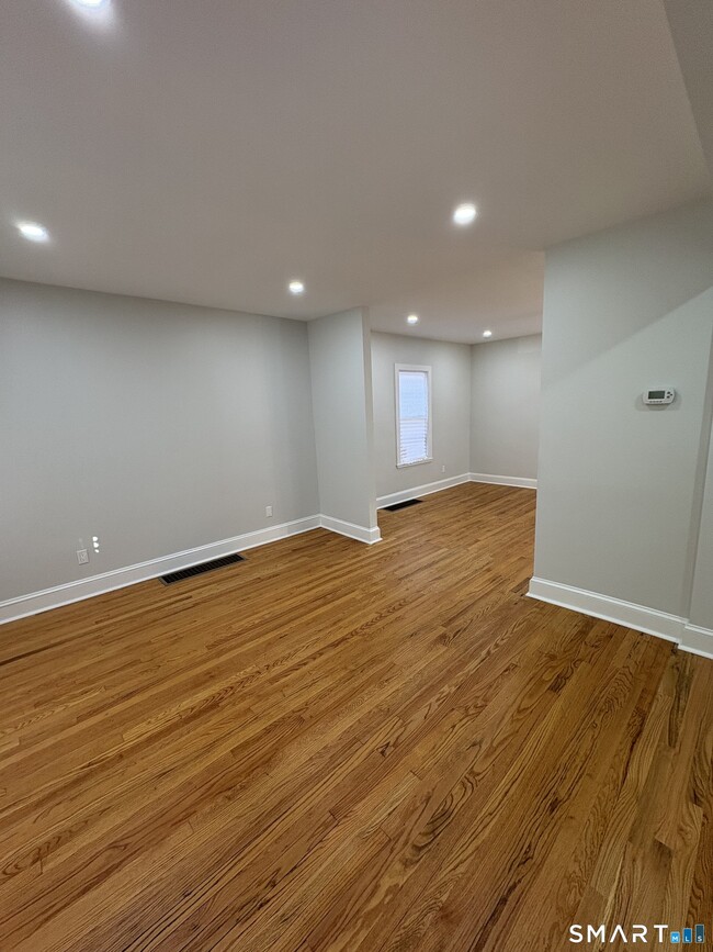 Building Photo - 172 Swanson Ave