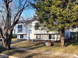 Building Photo - 2208 Cocquina Dr