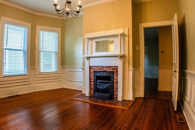 Building Photo - 427 S Sunset Dr