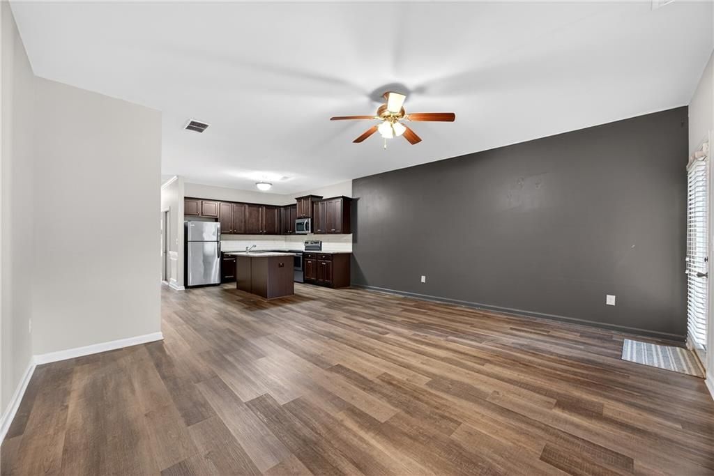 Building Photo - 4497 Ravenwood Dr