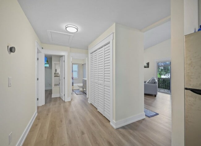 Building Photo - 208 A St