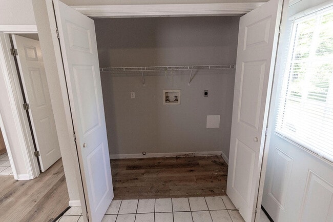 Building Photo - 1412 N Frideriki Dr