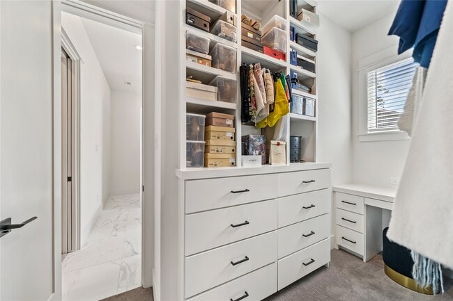 Building Photo - 620 E 26th St