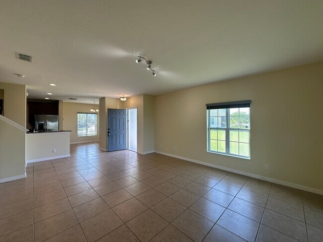 Building Photo - 172 Primrose Dr