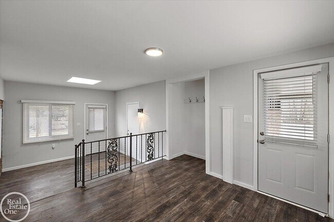 Building Photo - 1765 E Predmore Rd