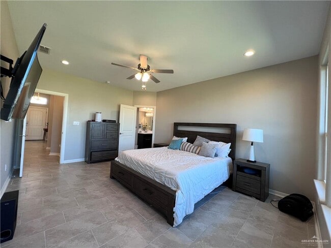 Building Photo - 40 Ensenada Ave