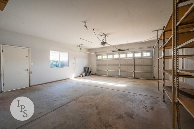 Building Photo - NorthWest Fresno Home, 3BR/2BA, Built 2005...